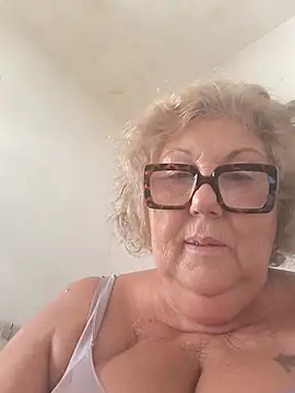 Snapshot of Merilulla chatting on 07-21-26, 01:35 Merilulla online show from 07-21-26, 01:35