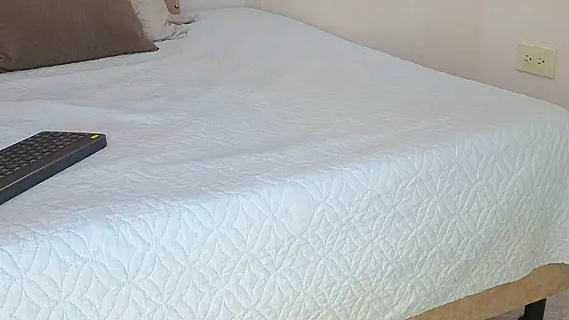 KeryHillson online show from 11-07-25, 01:22