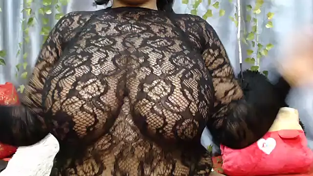 hotncurv8 online show from 07-14-26, 12:11
