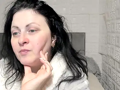 Lillian2 online show from 02-15-25, 12:33