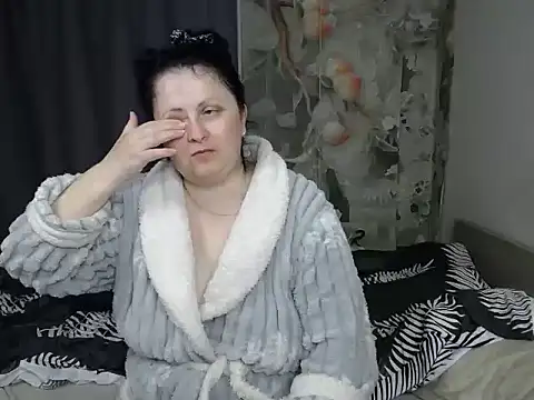 Lillian2 online show from 05-13-26, 09:33