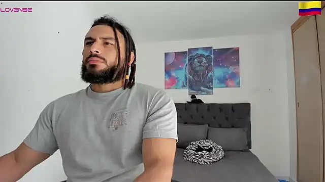 Snapshot of Louis_marley__ chatting on 12-11-24, 02:00 Louis marley online show from 12-11-24, 02:00