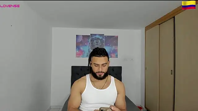 Snapshot of Louis_marley__ chatting on 12-15-24, 11:20 Louis marley online show from 12-15-24, 11:20