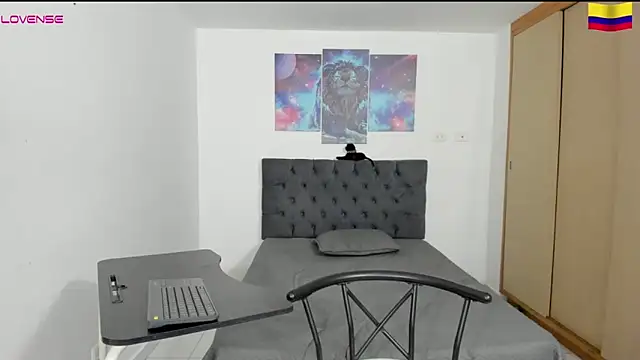 Snapshot of Louis_marley__ chatting on 12-18-24, 12:43 Louis marley online show from 12-18-24, 12:43