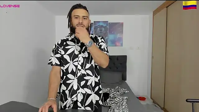 Snapshot of Louis_marley__ chatting on 12-21-24, 01:15 Louis marley online show from 12-21-24, 01:15