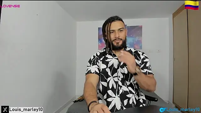 Snapshot of Louis_marley__ chatting on 01-26-25, 01:31 Louis marley online show from 01-26-25, 01:31