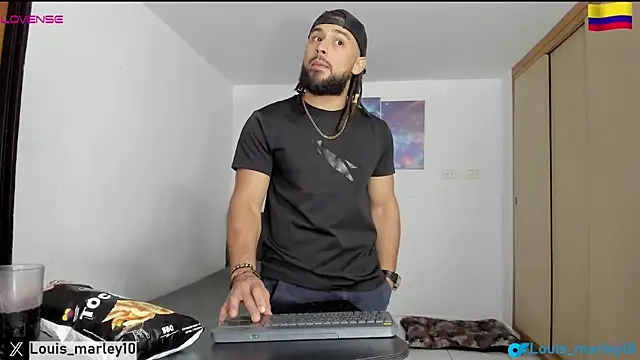 Snapshot of Louis_marley__ chatting on 12-23-25, 12:08 Louis marley online show from 12-23-25, 12:08