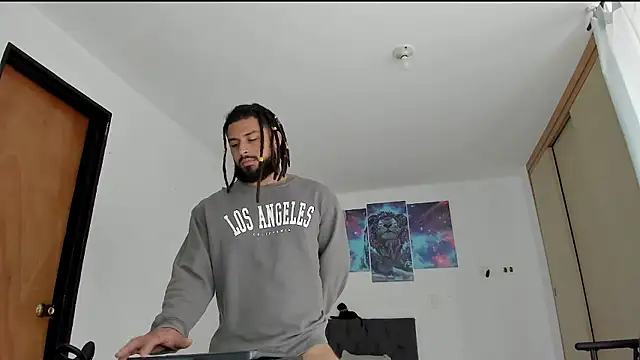 Snapshot of Louis_marley__ chatting on 01-11-26, 05:18 Louis marley online show from 01-11-26, 05:18