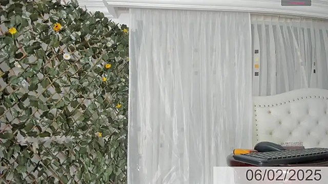 BunnyHotsx online show from 02-06-25, 10:10