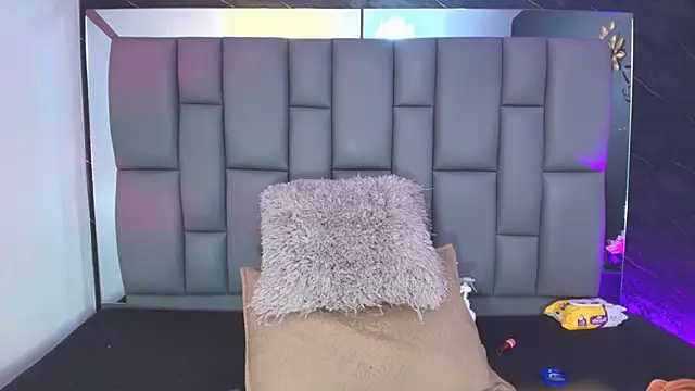  MiaBrown  online show from 11-18-25, 12:09