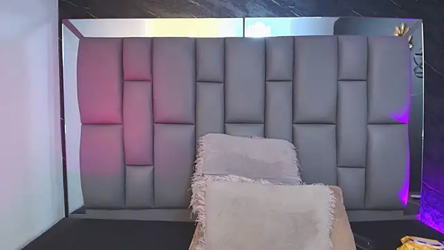  MiaBrown  online show from 11-19-25, 12:05