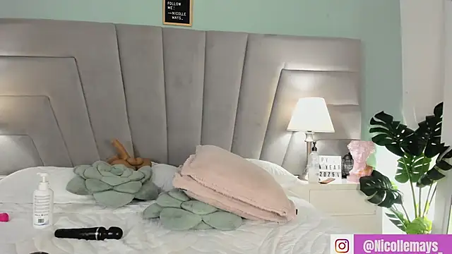 Nicollemays online show from 02-01-25, 12:18