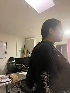 Nicollemays online show from 02-24-25, 12:05