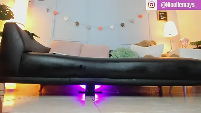 Nicollemays online show from 03-03-25, 07:17