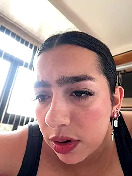 Nicollemays online show from 11-05-25, 04:07