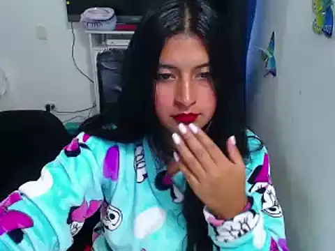 Yunhot  online show from 02-15-25, 08:33