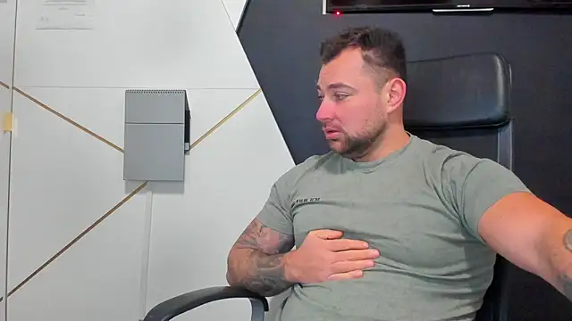 Snapshot of DuncanStone chatting on 01-12-26, 05:01 DuncanStone online show from 01-12-26, 05:01