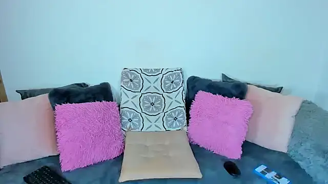 Snapshot of SKYLAROSSE chatting on 01-08-26, 02:14 SKYLAROSSE online show from 01-08-26, 02:14