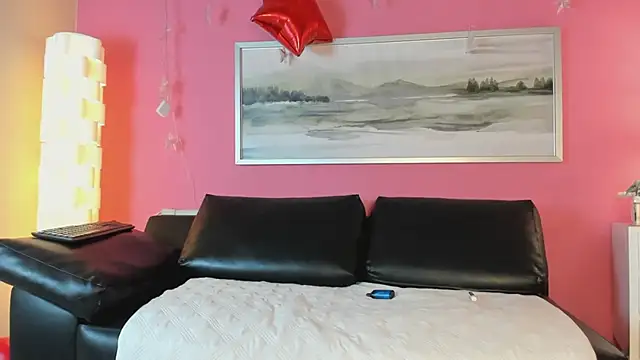 Snapshot of Tiffanysurez_ chatting on 02-17-25, 02:04 Tiffanysurez online show from 02-17-25, 02:04