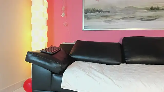Snapshot of Tiffanysurez_ chatting on 02-19-25, 01:06 Tiffanysurez online show from 02-19-25, 01:06