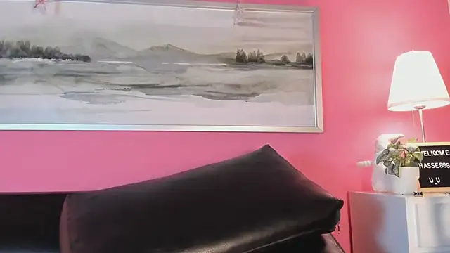 Snapshot of Tiffanysurez_ chatting on 02-22-25, 10:20 Tiffanysurez online show from 02-22-25, 10:20