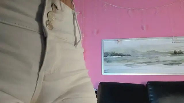 Snapshot of Tiffanysurez_ chatting on 03-14-25, 07:01 Tiffanysurez online show from 03-14-25, 07:01