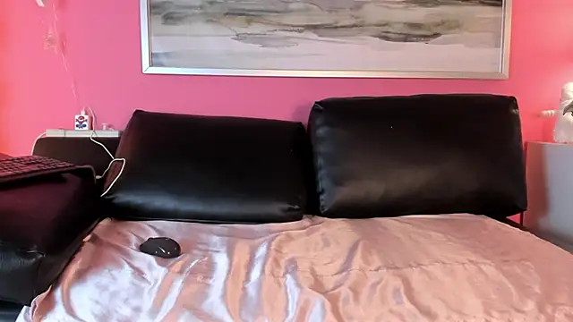 Snapshot of Tiffanysurez_ chatting on 03-15-25, 07:16 Tiffanysurez online show from 03-15-25, 07:16