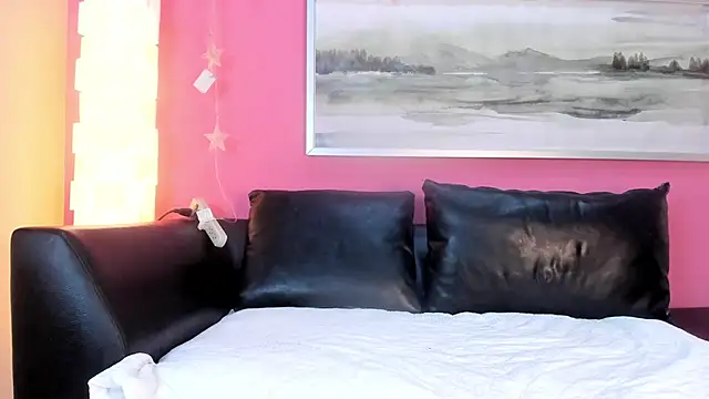 Snapshot of Tiffanysurez_ chatting on 09-13-25, 08:19 Tiffanysurez online show from 09-13-25, 08:19