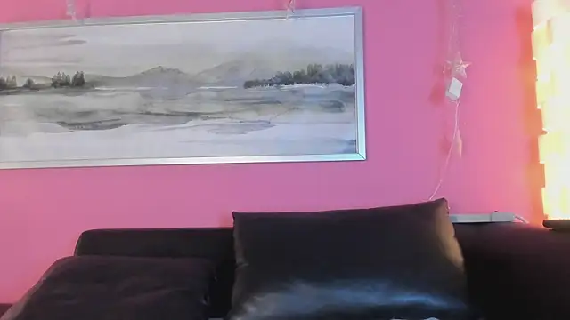 Snapshot of Tiffanysurez_ chatting on 09-27-25, 08:14 Tiffanysurez online show from 09-27-25, 08:14
