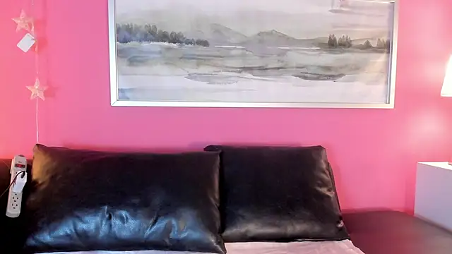 Tiffanysurez  online show from 11-21-25, 09:02