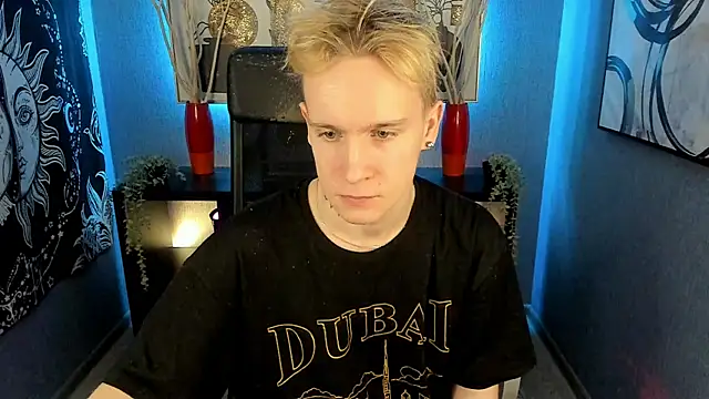 Snapshot of AlexxSweet chatting on 12-18-24, 07:47 AlexxSweet online show from 12-18-24, 07:47