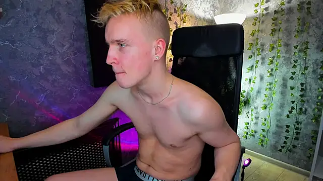 Snapshot of AlexxSweet chatting on 01-04-25, 03:39 AlexxSweet online show from 01-04-25, 03:39