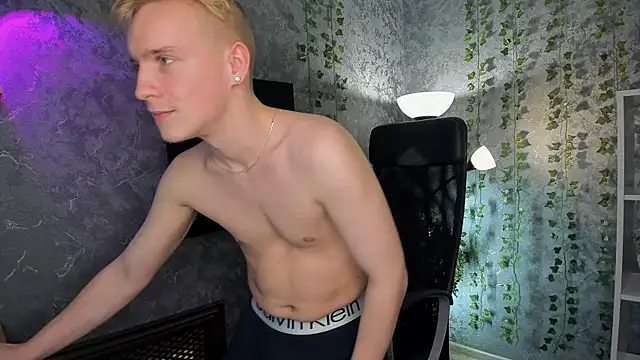 Snapshot of AlexxSweet chatting on 01-05-25, 10:10 AlexxSweet online show from 01-05-25, 10:10