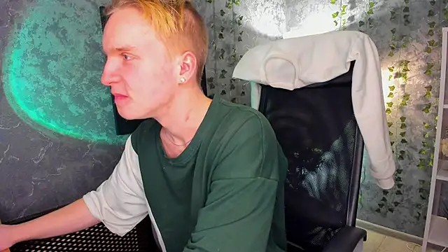 Snapshot of AlexxSweet chatting on 01-25-25, 06:34 AlexxSweet online show from 01-25-25, 06:34