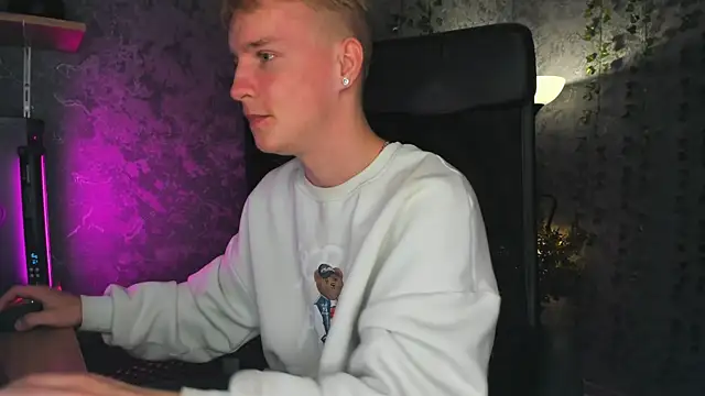 Snapshot of AlexxSweet chatting on 09-14-25, 06:56 AlexxSweet online show from 09-14-25, 06:56