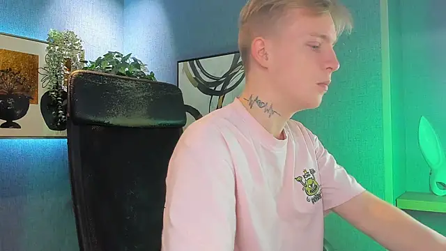 Snapshot of AlexxSweet chatting on 11-16-25, 06:52 AlexxSweet online show from 11-16-25, 06:52