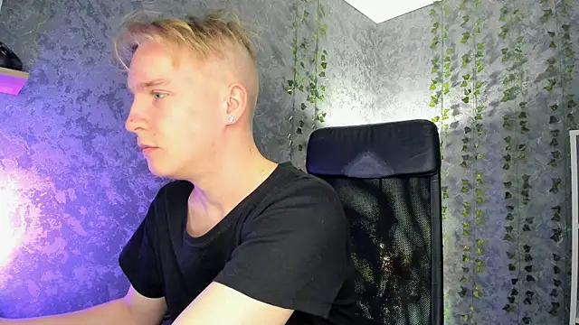 Snapshot of AlexxSweet chatting on 12-20-25, 06:31 AlexxSweet online show from 12-20-25, 06:31