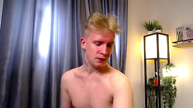 Snapshot of AlexxSweet chatting on 05-15-26, 05:03 AlexxSweet online show from 05-15-26, 05:03