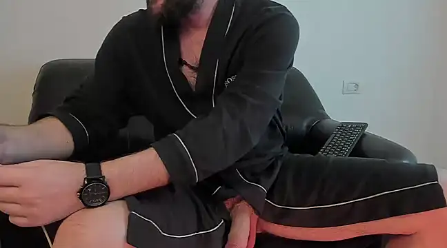 Snapshot of KingMalcom chatting on 12-18-24, 01:45 KingMalcom online show from 12-18-24, 01:45