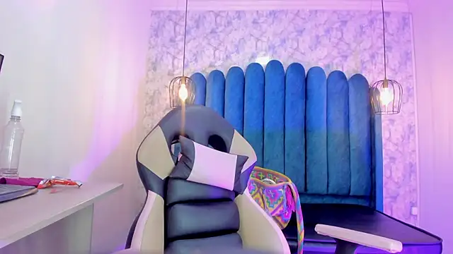 nalalye cruzz  online show from 09-18-25, 02:02