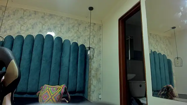 nalalye cruzz  online show from 10-18-25, 02:36