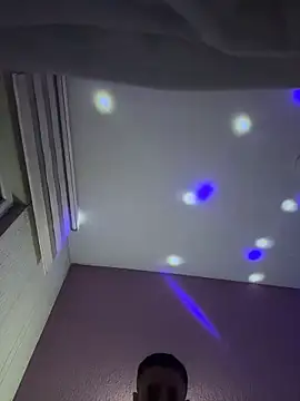 Snapshot of WhiteeMen chatting on 11-28-25, 09:17 WhiteeMen online show from 11-28-25, 09:17