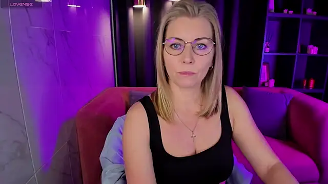 Annie Light online show from 03-07-25, 05:40