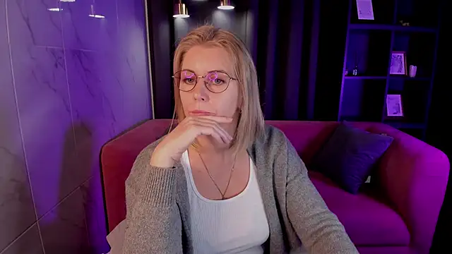 Annie Light online show from 09-12-25, 05:40