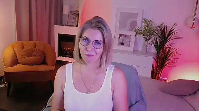 Annie Light online show from 10-15-25, 01:44