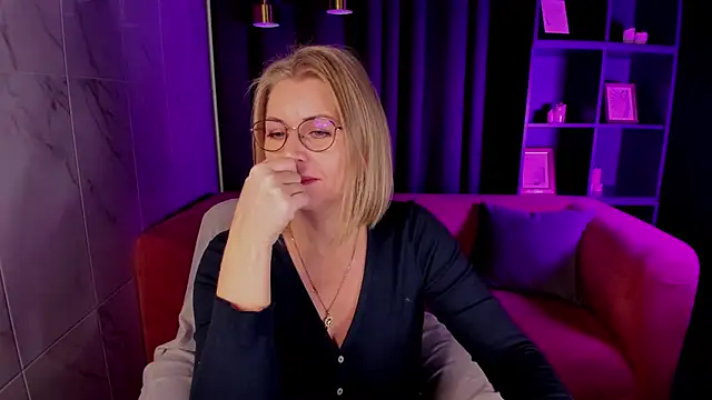 Annie Light online show from 10-21-25, 05:41