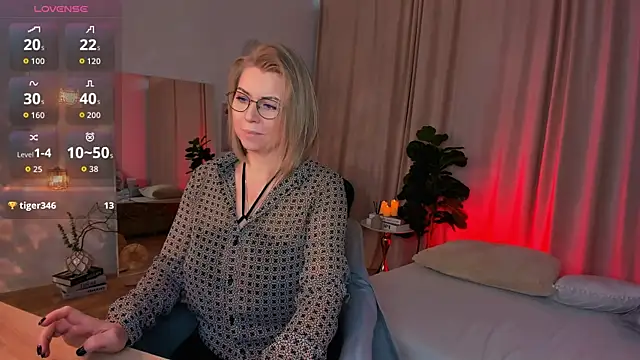 Annie Light online show from 04-06-26, 06:58