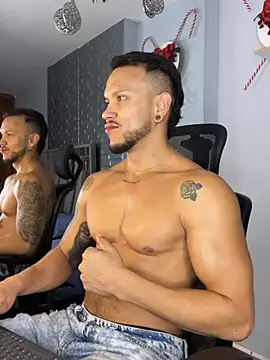 ARON TAYLER01 online show from 12-28-24, 02:10