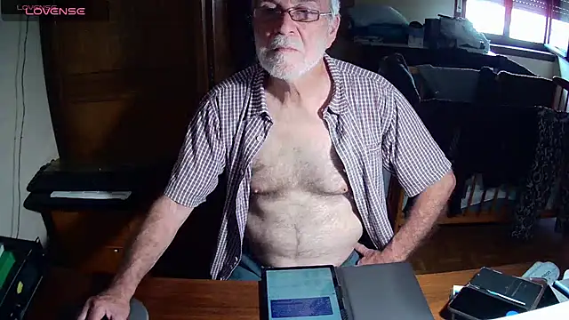 Snapshot of terrybare chatting on 05-30-26, 02:36 terrybare online show from 05-30-26, 02:36