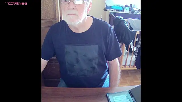 Snapshot of terrybare chatting on 06-07-26, 01:48 terrybare online show from 06-07-26, 01:48
